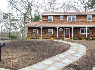82 Radburn Dr, Hauppauge, NY 11788