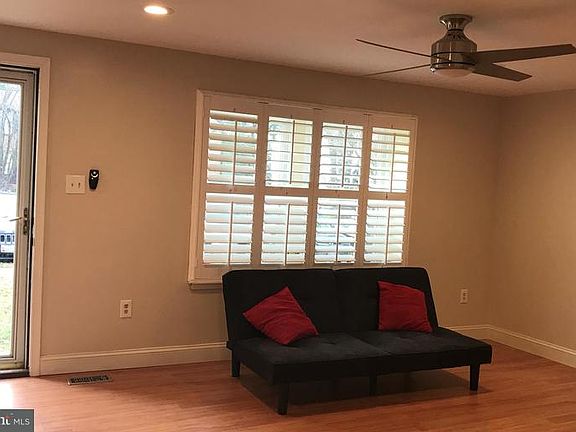 3rd image of 18035 Wagonwheel Ct