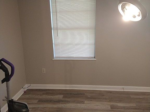 5th image of 365 Park Dr