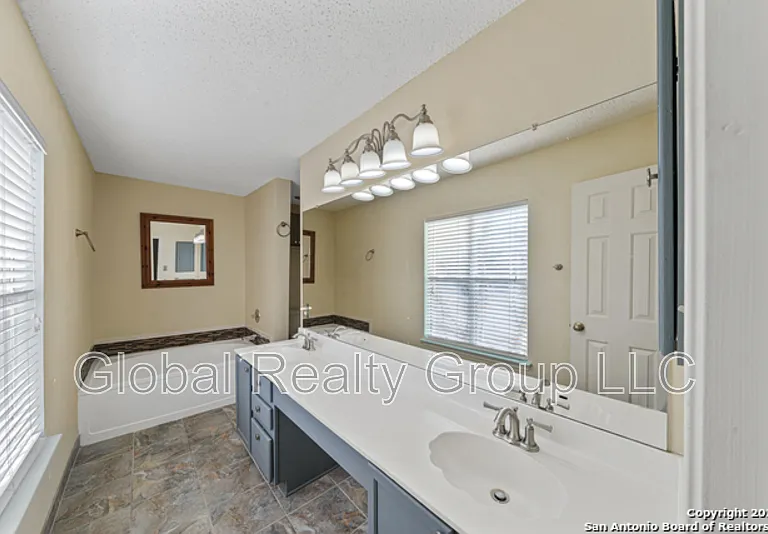 2913 Candleberry Dr — Photo 14
