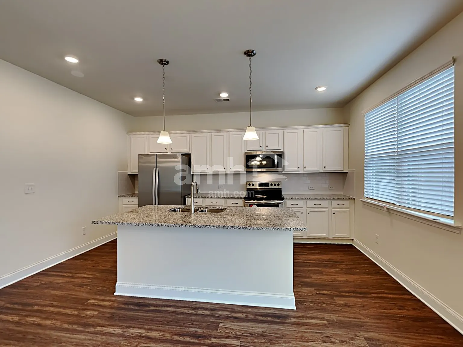 4 bed, 3.5 bath, 2524 sqft, $2,525 — Photo 4