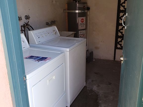 4th image of 410 S Eucalyptus Ave APT 1