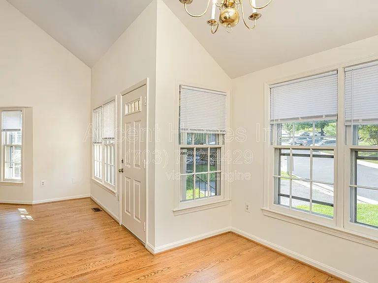 7461 Ridge Oak Ct — Photo 13