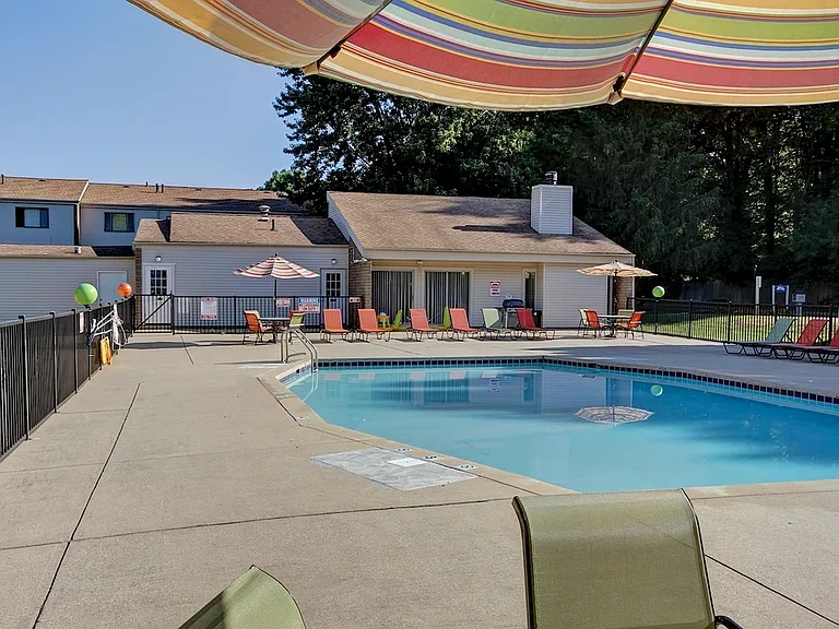 Ravenswood — Photo 4