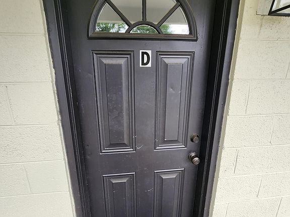 2nd image of 402 S Holly St
