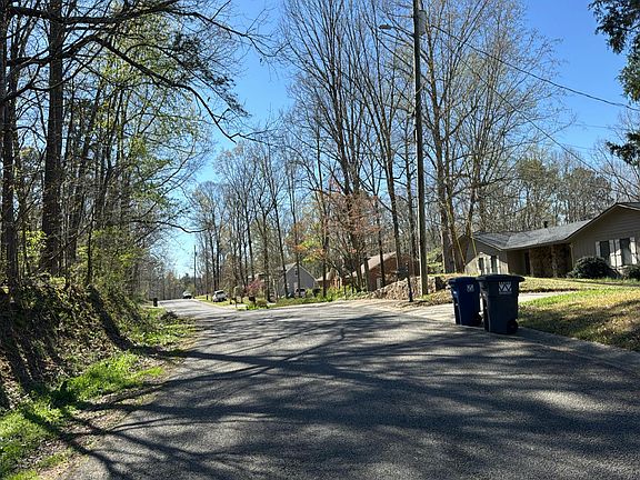4th image of 610 Mermont Dr