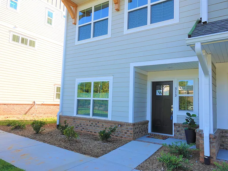 313 Pete Hollis Blvd — Photo 2