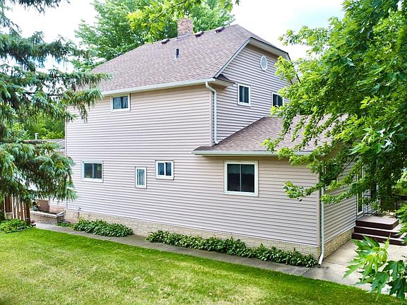 3rd image of 568 Minnesota St N