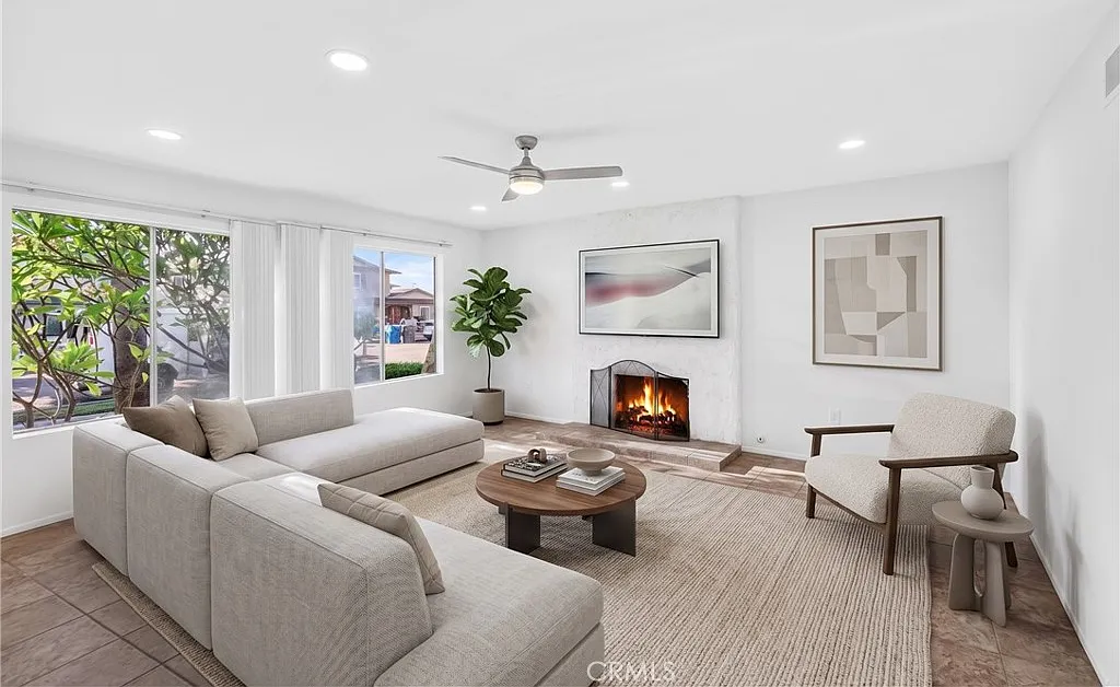 3 bed, 2.5 bath, 1500 sqft, $3,600 — Photo 2