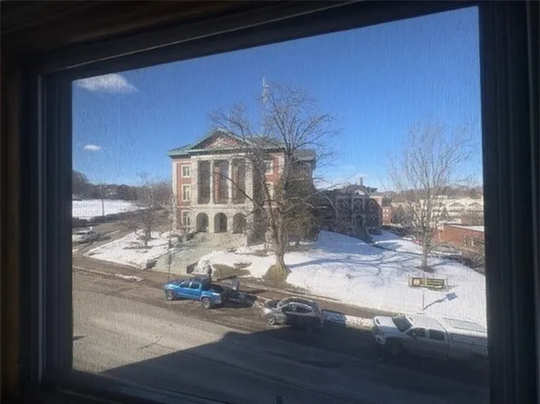 96 Hammond St #321, Bangor, ME 04401