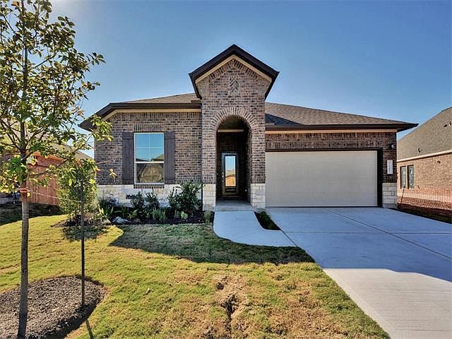 Front of home with covered entryway
