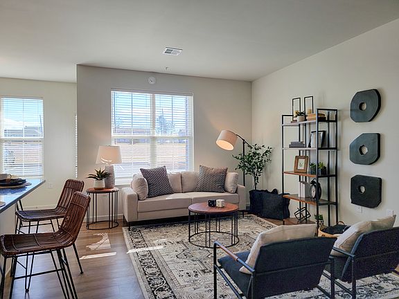 Open floor plan with plenty of space and natural light