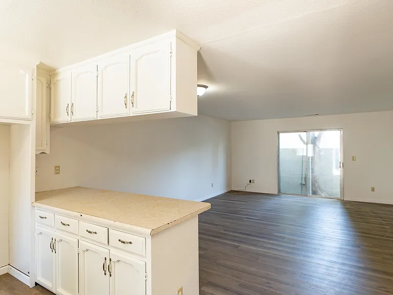 645 S Avenue 647A #647B-649B — Photo 15