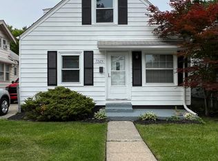 7329 Wiegand Blvd, Center Line, MI 48015