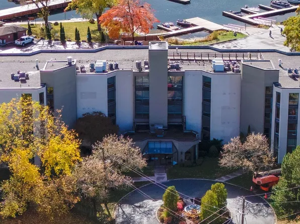 50 Market St #302, Gananoque, ON K7G 2M3