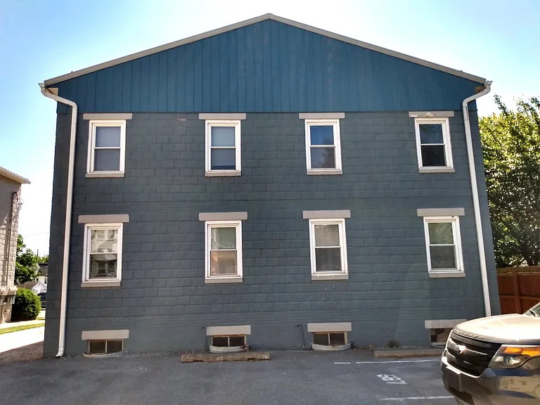 569 Guilford Ave — Photo 17