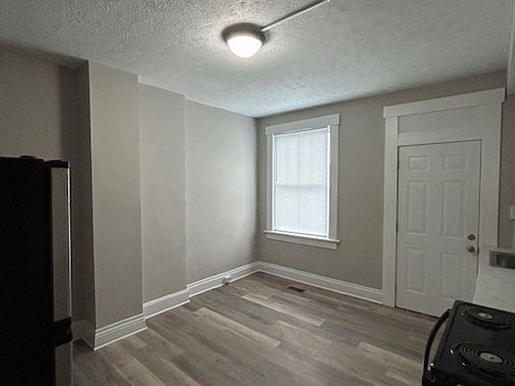 4th image of 409-419 E Welch Ave #415