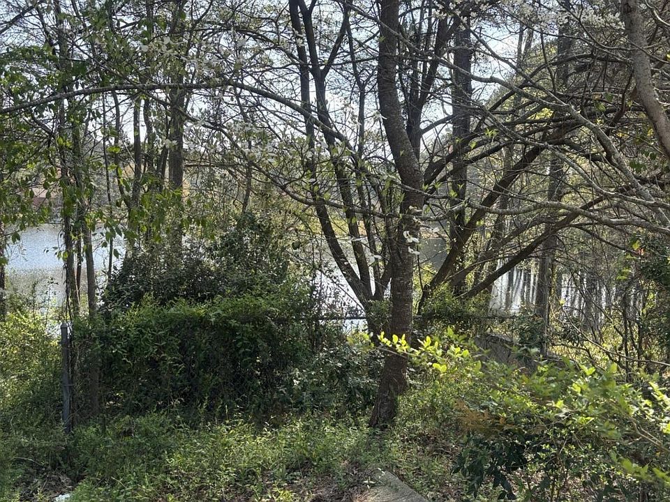 2nd image of 1560 Stoneleigh Hill Rd