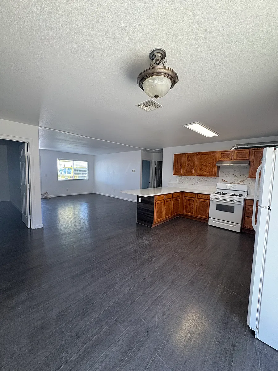 Building Photo - 73538 Sun Valley Dr #4