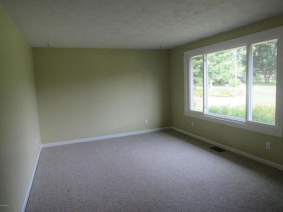5th image of 33223 Midway Dr
