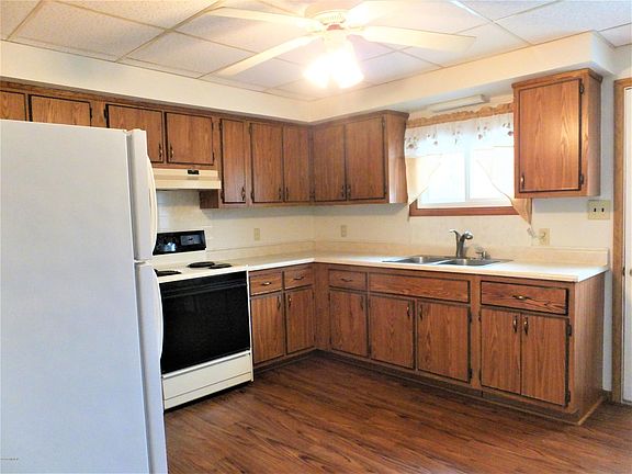 4th image of 25572 May St
