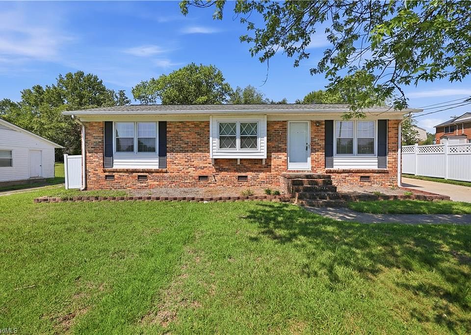 1st image of 2204 Four Seasons Blvd