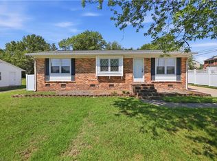 2204 Four Seasons Blvd, Greensboro, NC 27407