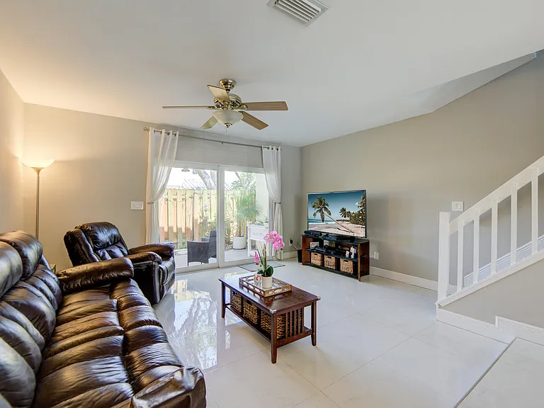 2900 Dorchester Ln #2900 — Photo 7