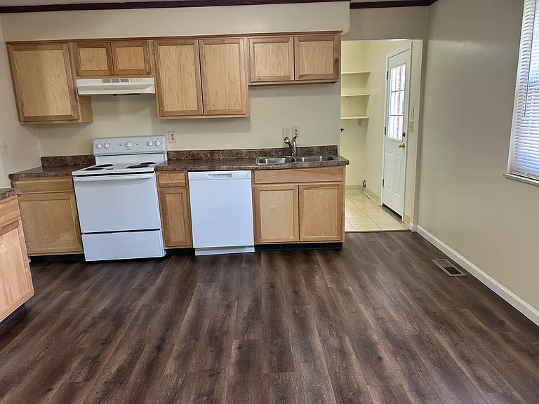4783 Bradley Dr — Photo 5