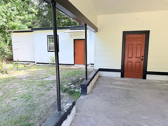 4th image of 1221 Manning St