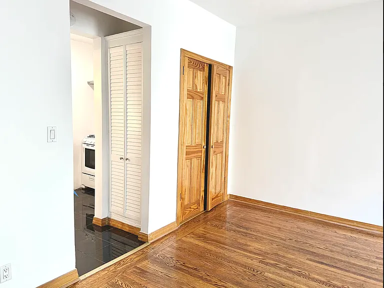21 E 62nd St #4B — Photo 14