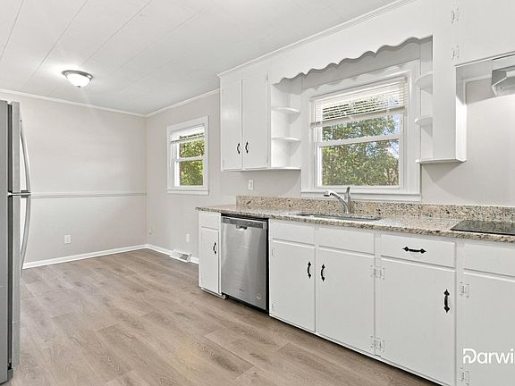2nd image of 412 W Buckoak St