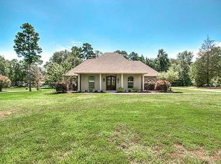 140 Twin Point Dr, Benton, LA 71006