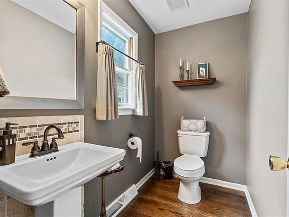 5th image of 3514 W 47th Pl