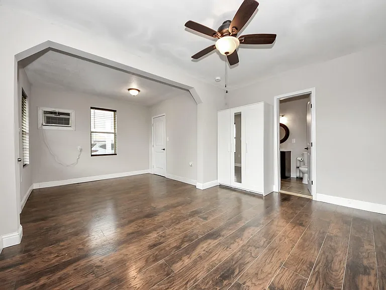215 E Saint Charles Dr — Photo 20