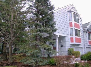 190 Treetop Cir, Nanuet, NY 10954