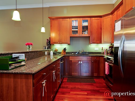 Roomy - Open Kitchen