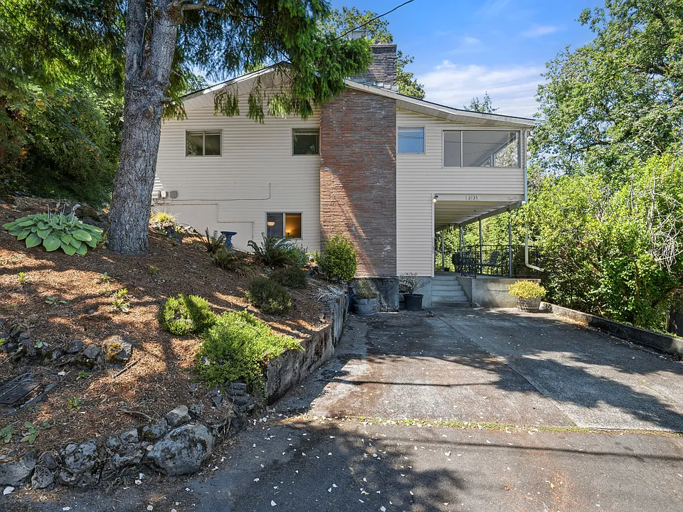 2135 Webb St #2135