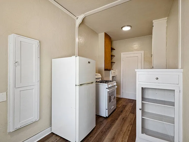 3909 Shafter Ave — Photo 10