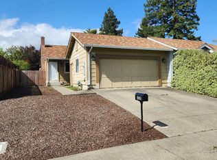 638 Bordeaux Dr, Petaluma, CA 94954