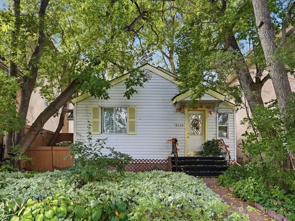 9628 100a St NW, Edmonton, AB T5K 0V8