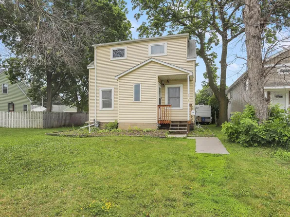 106 E Spruce St, South Saint Paul, MN 55075