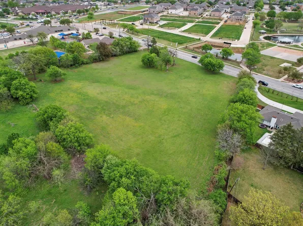 1721 N Walnut Creek Dr, Mansfield, TX 76063