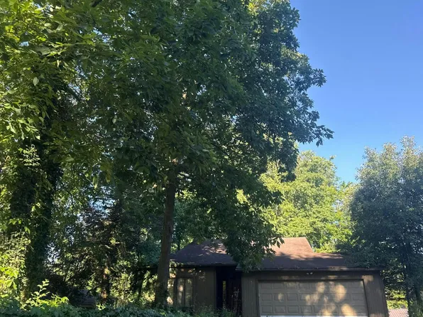 6407 Woodmoor Ave NW, Canton, OH 44718