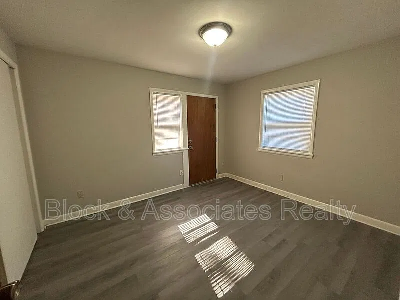 2 bed, 1.0 bath, $795 — Photo 3