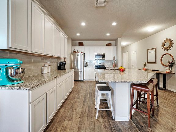 5th image of 305 Marimoor Dr