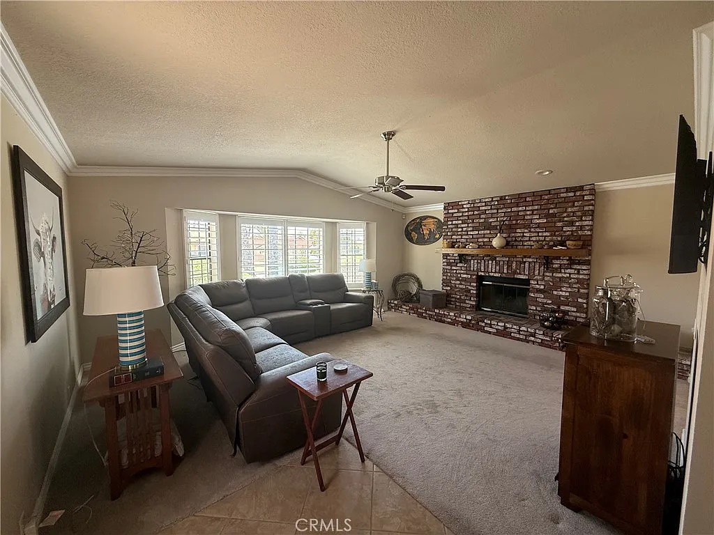 3 bed, 1761 sqft, $2,700 — Photo 2