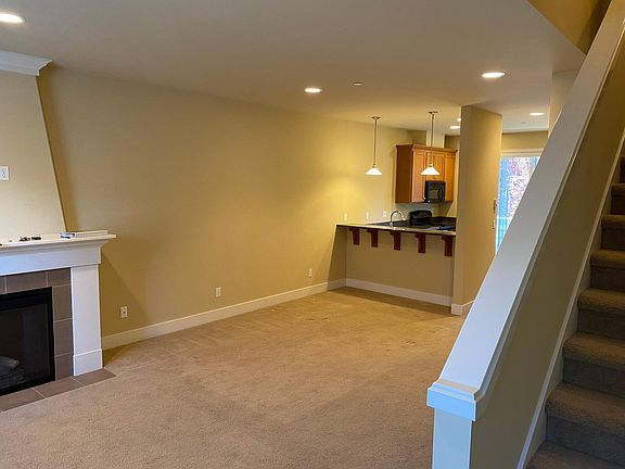 4th image of 23620 SE 48th St