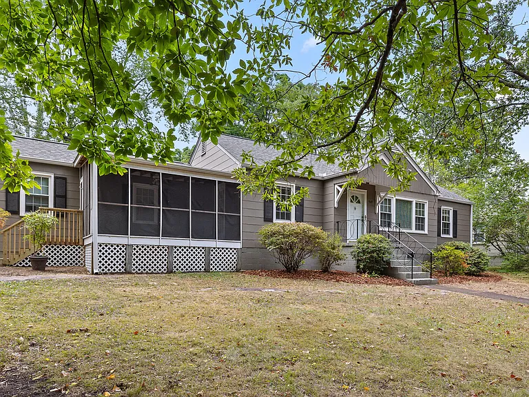 949 Signal Rd — Photo 2