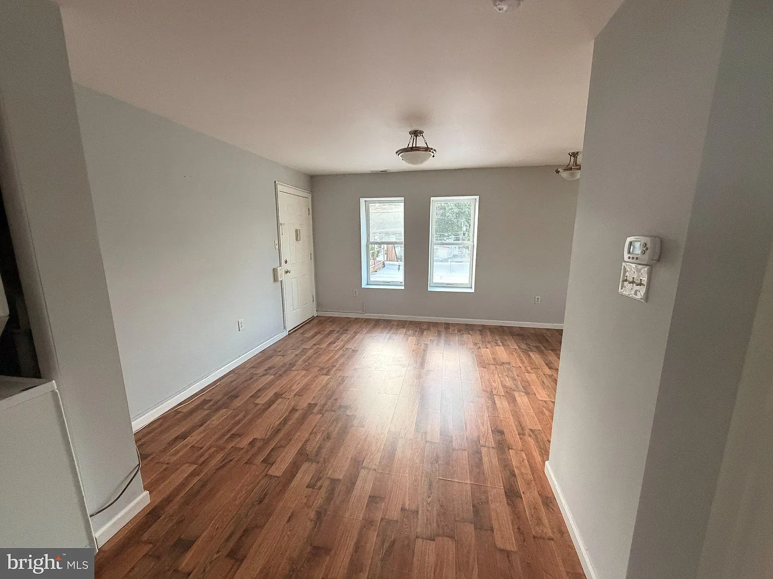2 bed, 1.0 bath, 4628 sqft, $1,800 — Photo 3